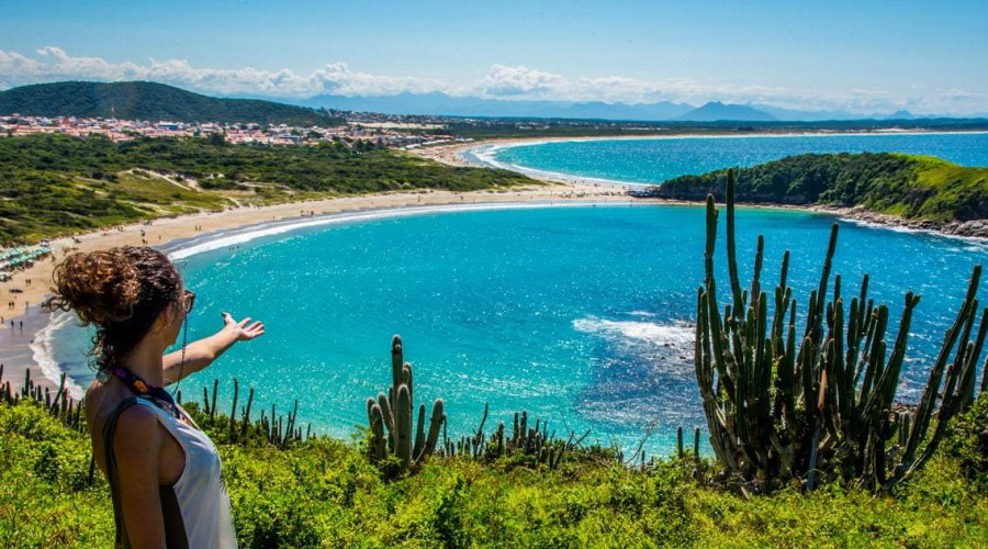 Onde fica a Praia de Unamar: Um paraíso escondido no litoral