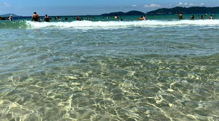 Onde fica a Praia de Quatro Ilhas?